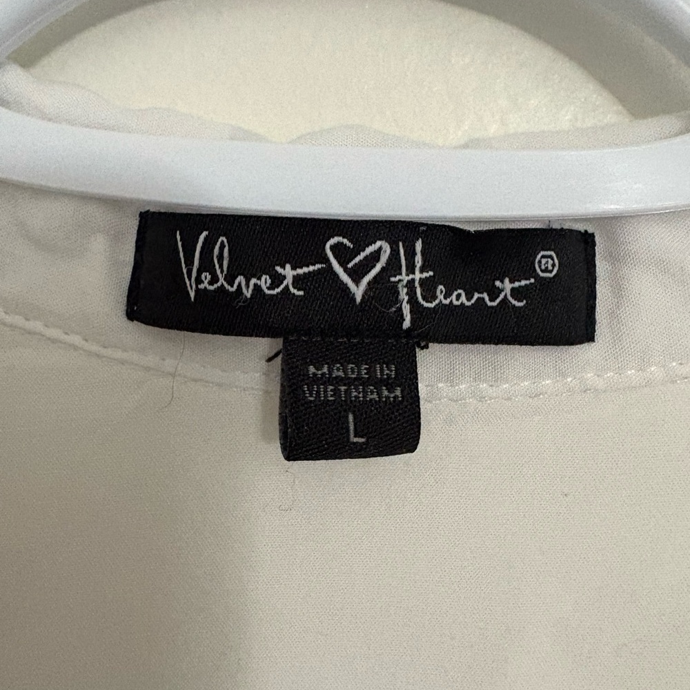 Velvet Heart Cream Blouse - Picture 2 of 5